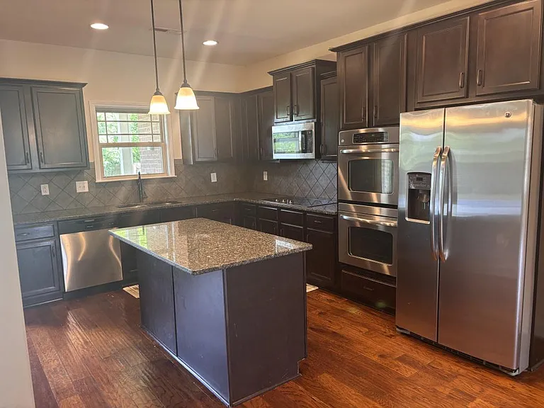 1033 Henry Place Blvd — Photo 10