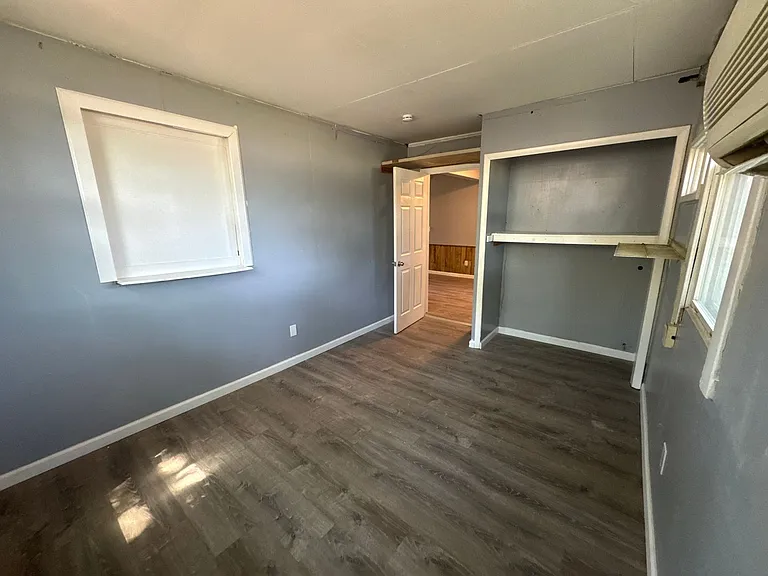 8600 Stella Ave — Photo 11