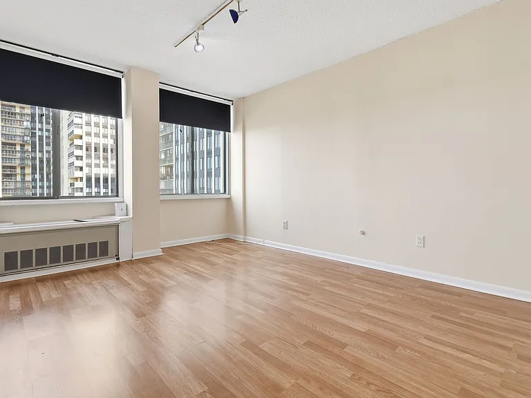 200 Winston Dr #720 — Photo 18
