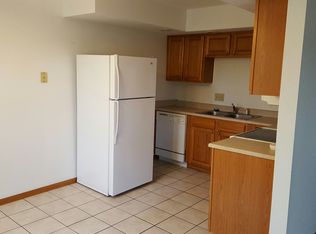 530 23rd St APT 6, Bettendorf, IA 52722
