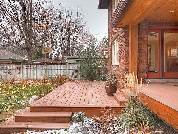 5th image of 1035 Iroquois Dr SE