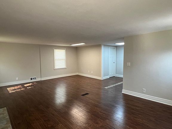 5th image of 912 Peter Ave