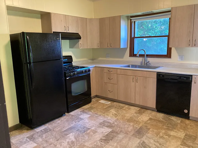 8951 Kettle Moraine Dr — Photo 2