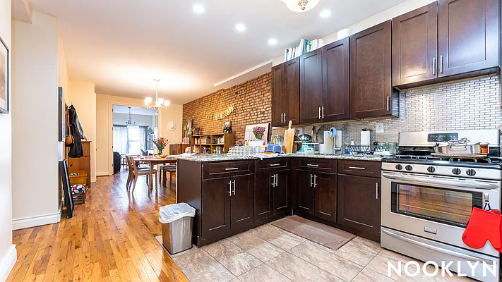 Rented by Nooklyn NYC LLC | media 22