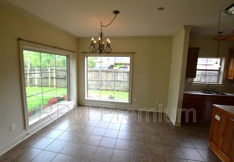 2691 Woodbend Ave — Photo 13