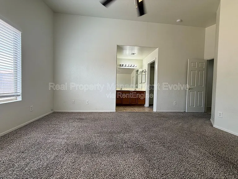 1225 W Shumway Farm Rd — Photo 20