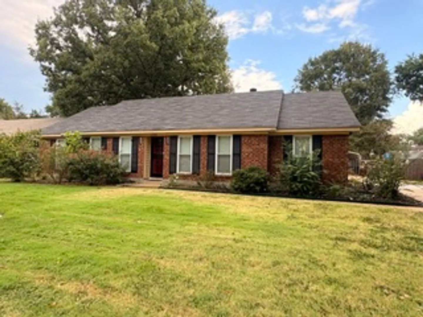 Spacious & Inviting Home in Bartlett Convenient Location! Bedroom with Private Entrance! Shed in ... — Photo 2