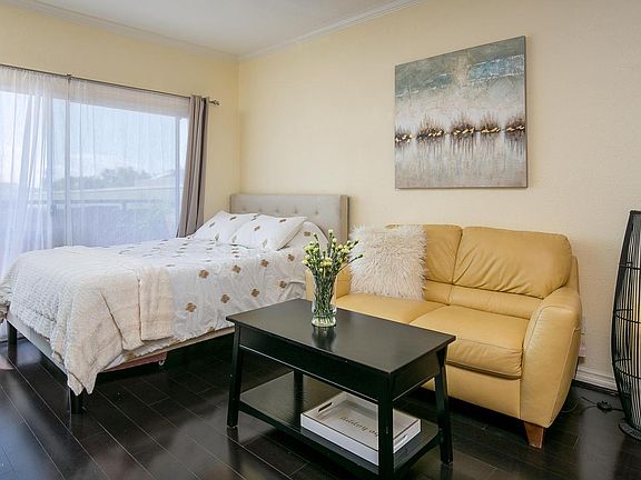 4th image of 156 S Oak Knoll Ave APT 205