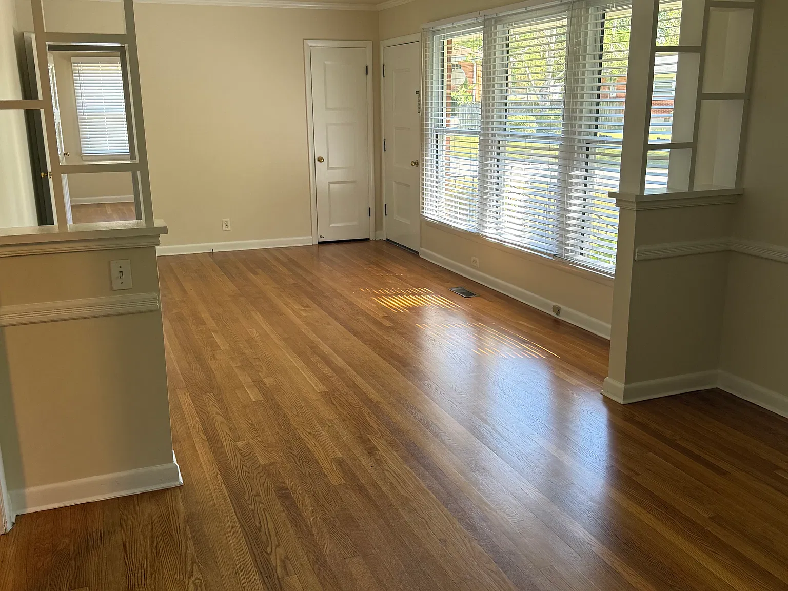 3 bed, 1100 sqft, $1,900 — Photo 4