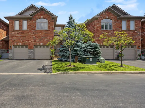218 Plains Rd E #11, Burlington, ON L7T 2C3