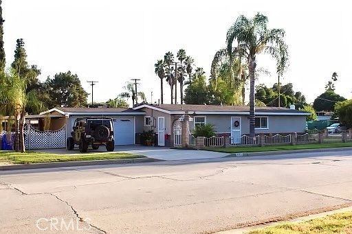 1st image of 897 W 27th St