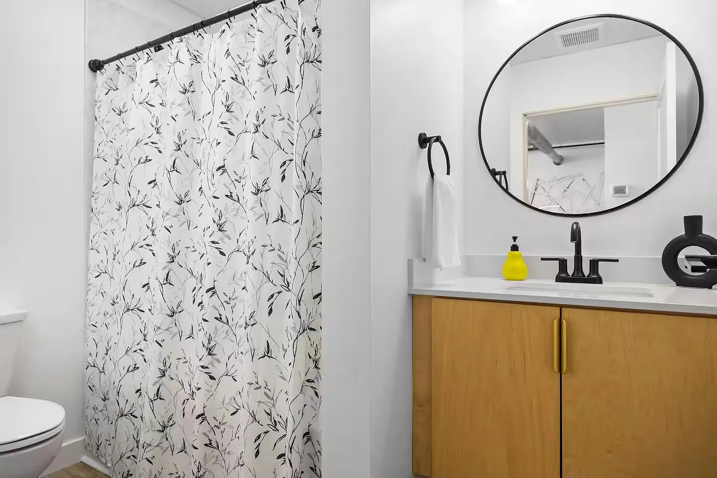 2 bed, 990 sqft, $2,100 — Photo 3