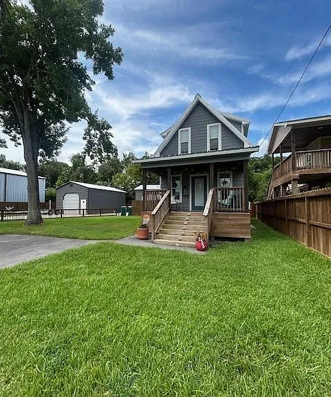 3020 Calhoun St — Photo 1