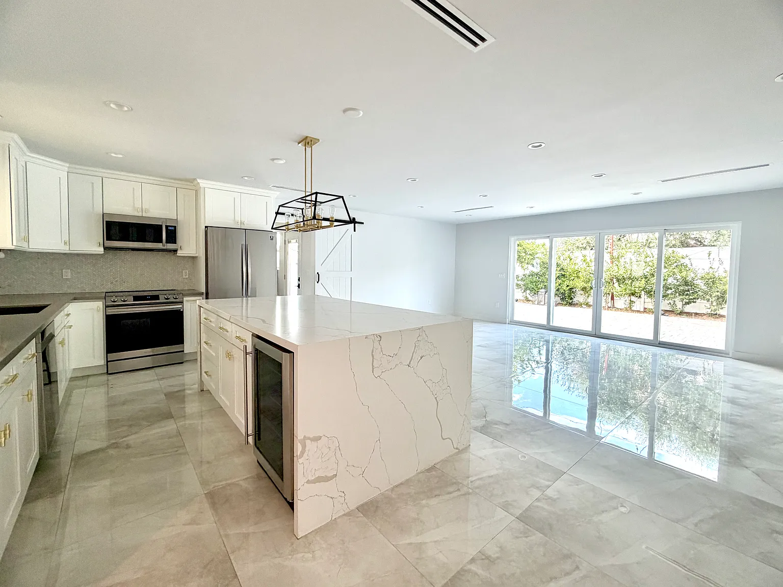 3 bed, 1436 sqft, $5,995 — Photo 4