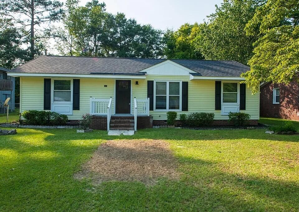 1st image of 340 Lakeview Dr