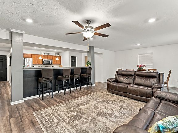 5th image of 4398 Ashworth Ln