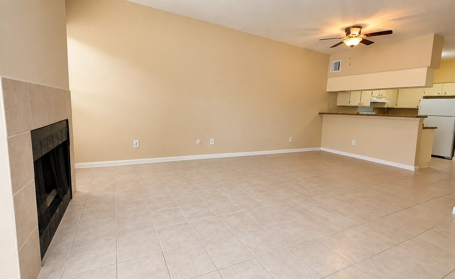 2 bed, 1.5 bath, 1012 sqft, $1,350 — Photo 2