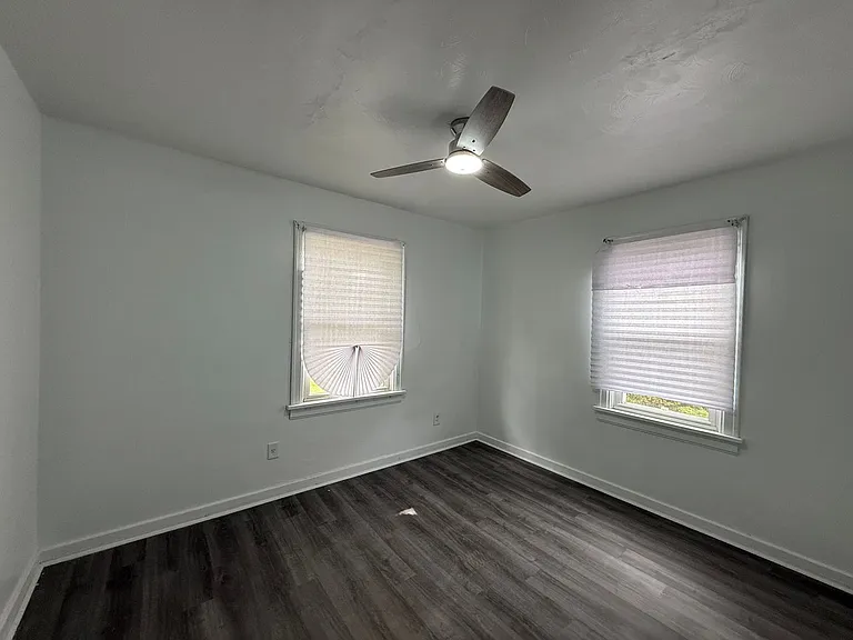 1091 N Oakcrest Ave — Photo 8