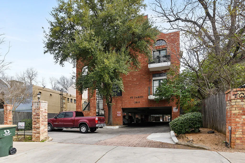2811 Rio Grande St #302 — Photo 1