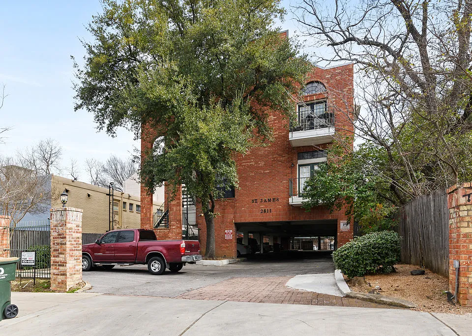 2811 Rio Grande St #302