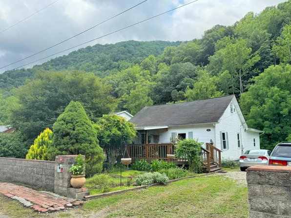 244 Church St, Gallagher, WV 25083