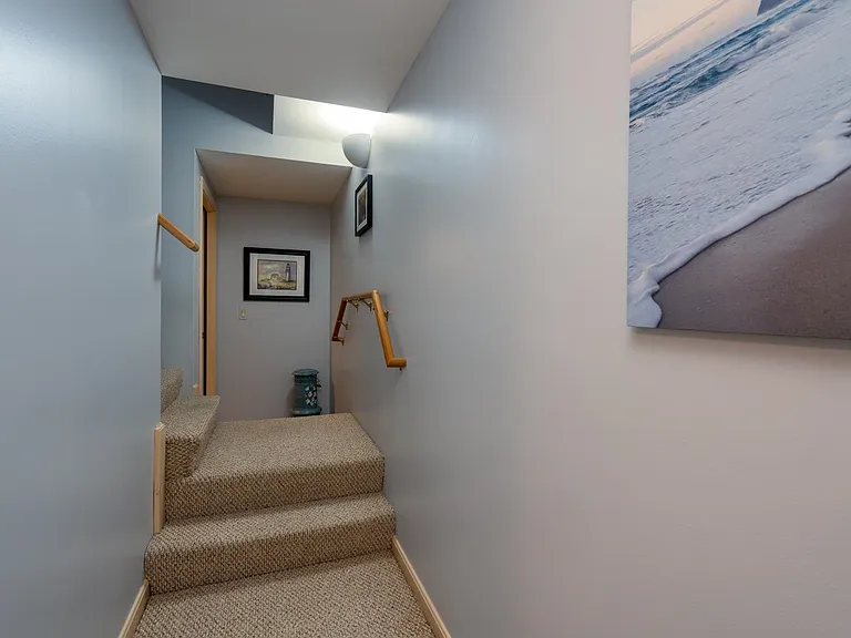 39 Robertson Dr — Photo 26