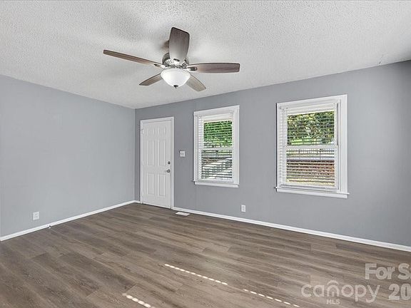 5th image of 936 Holland Ave