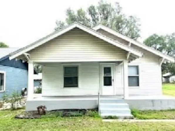 1124 N 5th St, Arkansas City, KS 67005