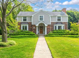 828 Westchester Rd, Grosse Pointe Park, MI 48230