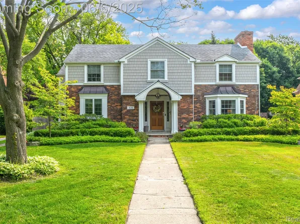 828 Westchester Rd, Grosse Pointe Park, MI 48230
