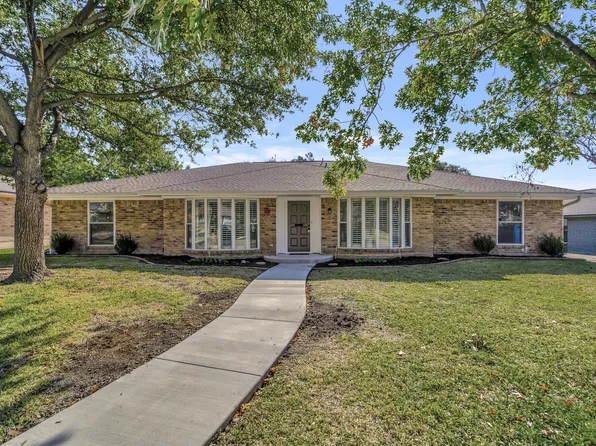 2702 S Surrey Dr, Carrollton, TX 75006