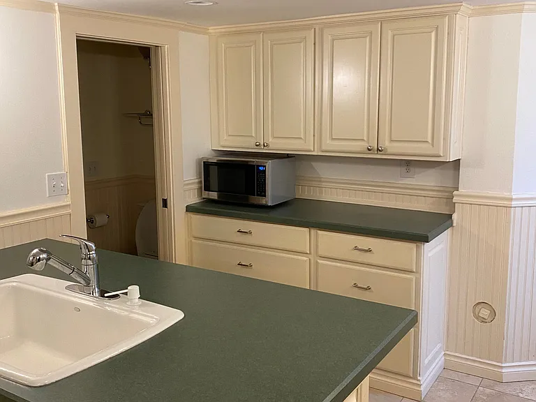 4508 SW Atlantic St — Photo 2