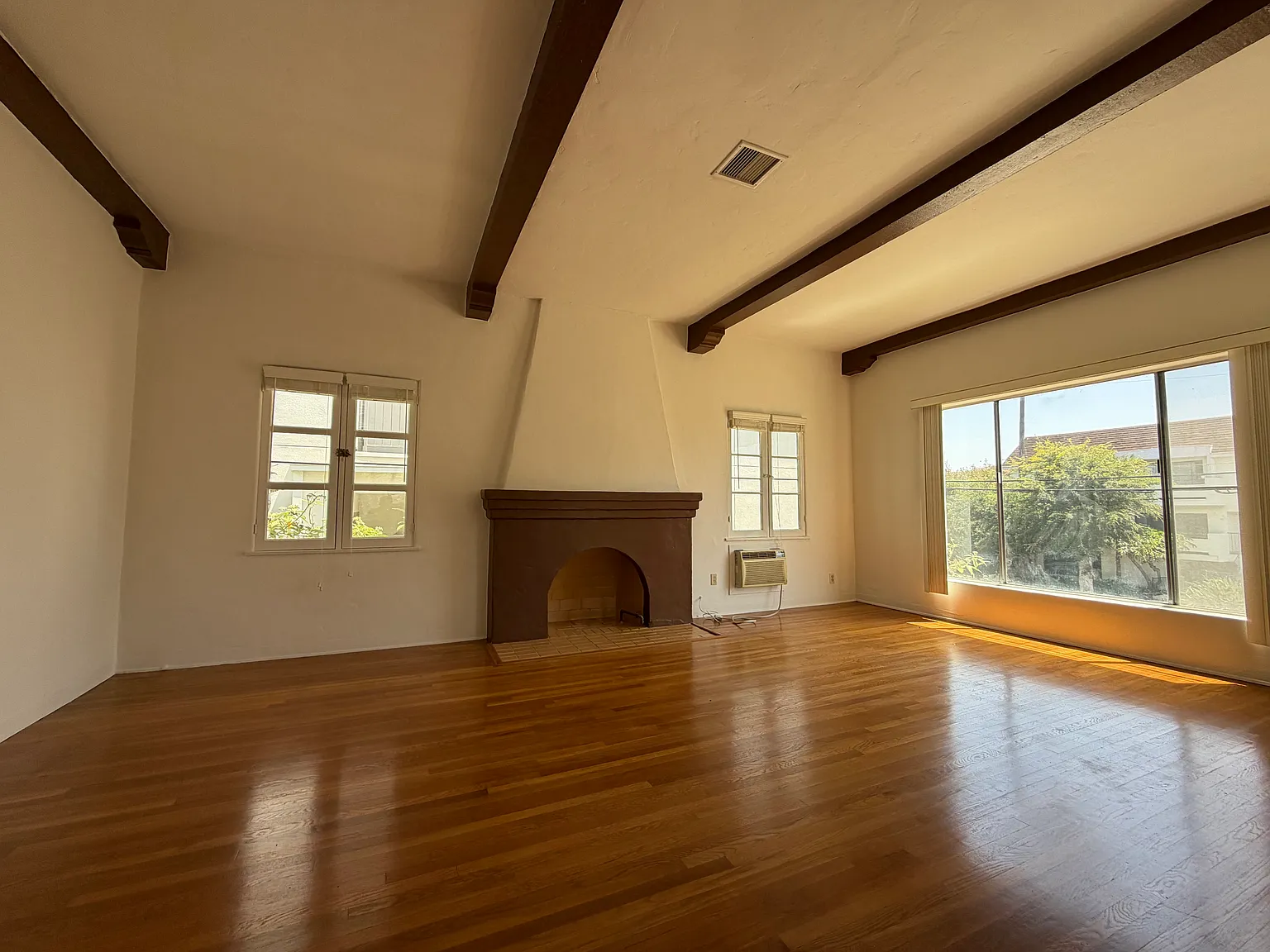 2 bed, 1383 sqft, $3,695 — Photo 4