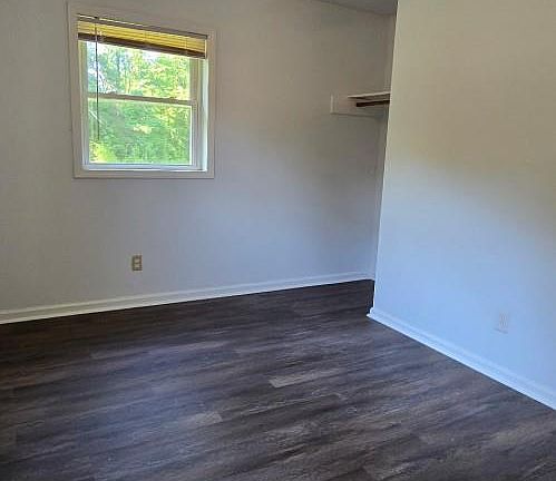 4th image of 137 Walcott Ct