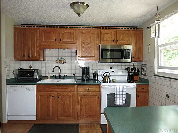 3rd image of 300 Tracey Ln