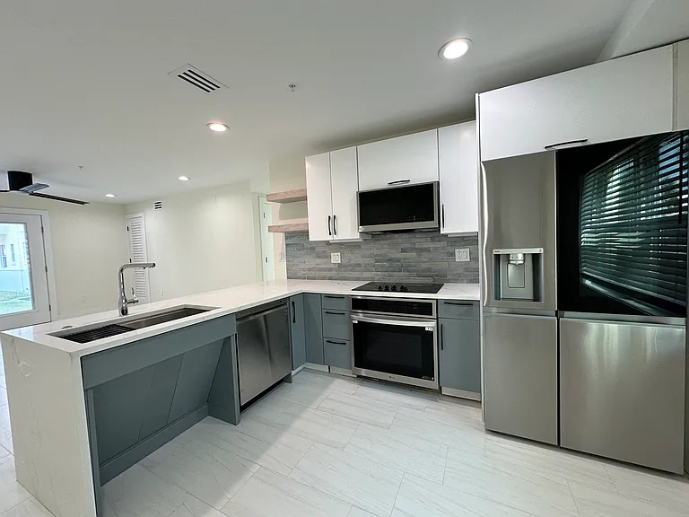 Ocean Reef Apartments — Photo 36