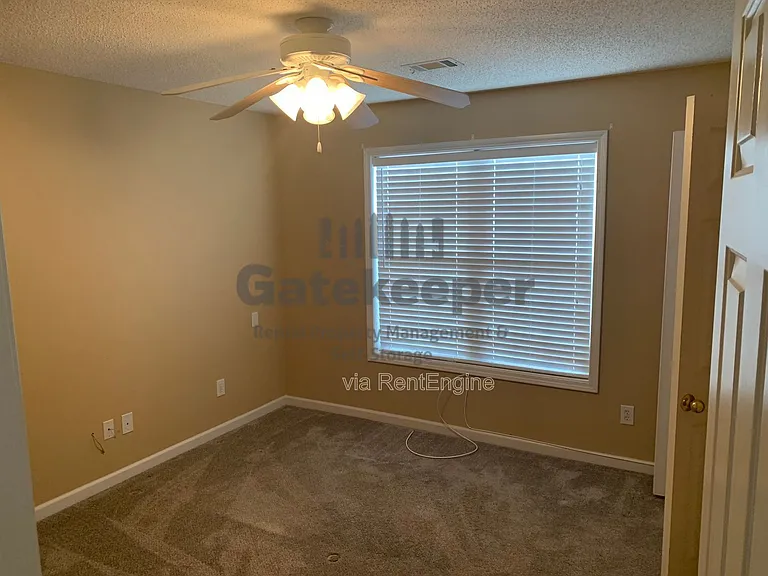 30 Courtyard Ln #30 — Photo 10