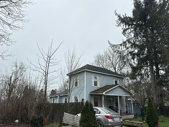 3rd image of 353 Main St