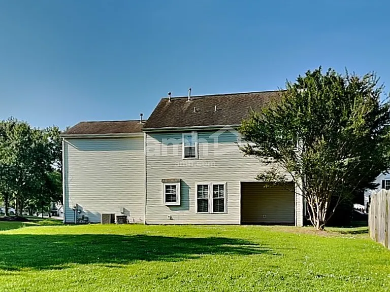 100 Summerchase Dr — Photo 24