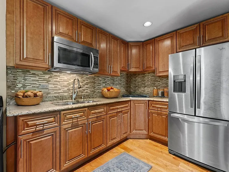 12715 La Crosse Ave #303 — Photo 3