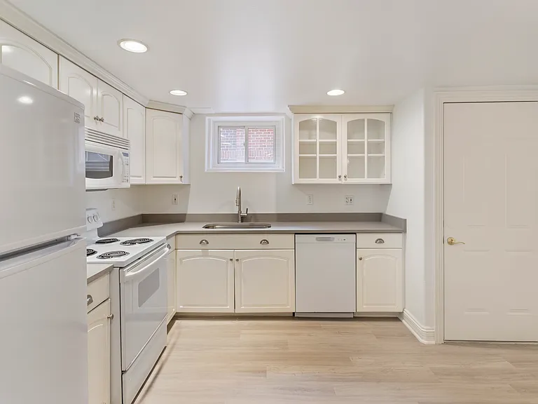 945 S University Blvd — Photo 13