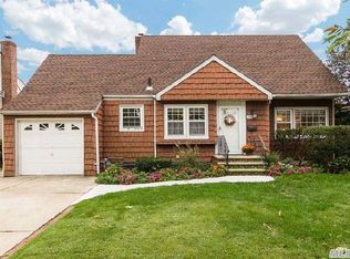 126 Cherry St, Floral Park, NY 11001