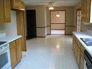 4th image of 414 Plano Dr
