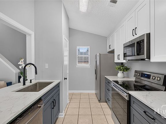 3rd image of 524 Pointe South Drive