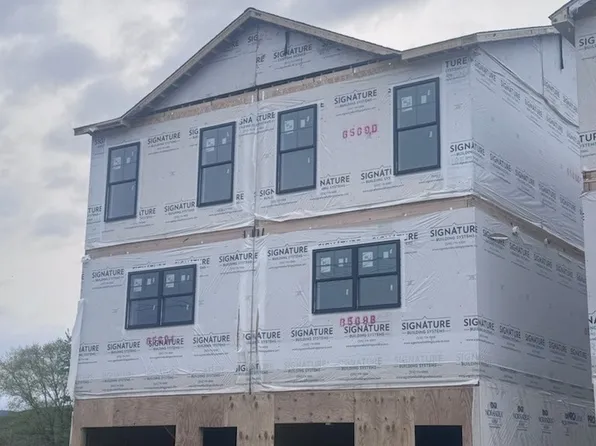 216 Hull Ave #1, Olyphant, PA 18447