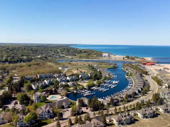 92 Marina Dr N, Manistee, MI 49660