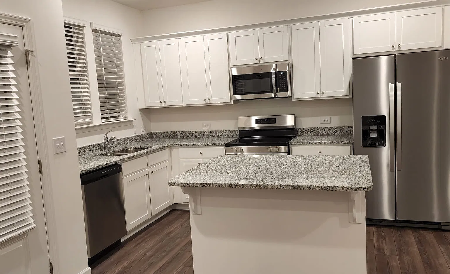 3 bed, 2.5 bath, 1455 sqft, $1,850 — Photo 2