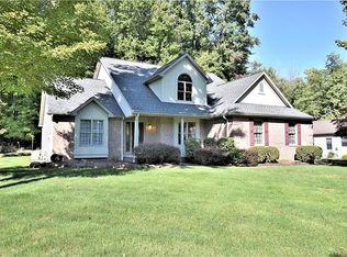 3470 Maple Ridge Dr, Hubbard, OH 44425