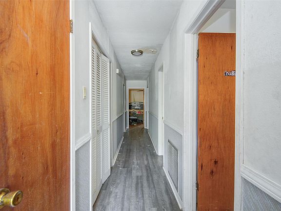 4th image of 4112 Pine Shadows St