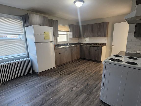 2nd image of 549 Valley St #1
